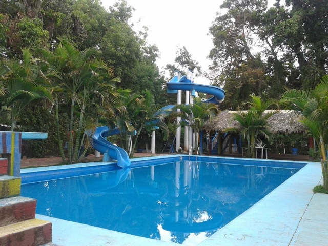 Disfruten de la piscina